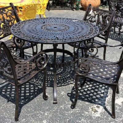 This Beautiful Fleur De Lis Set Is Shown With A Table And 4 Matching Chairs.